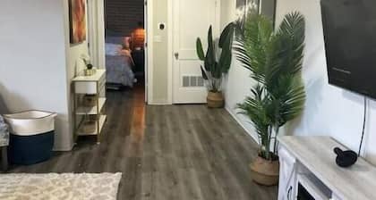 Modern Loft!/Free Parking/Long Stay Friendly!