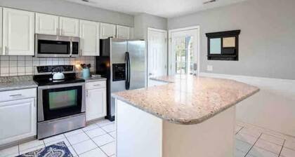 Bright Beauty! Quiet, Self Checkin, Fast Wi-Fi!