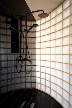 Hair dryer, towels, soap, toilet paper - Hoppersgr- Amazing apt in the heart of Athens - 4 (Athina)