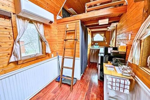 2  Lakefront, Comfortable Bed, Great Fishing