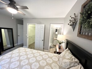 2 bedrooms, WiFi, bed sheets - A hop from downtown Cincy, a skip from the Ark, & jump to great shopping/dining (Florence)
