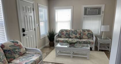 Cottage by the Sea Unit A
Indian Rocks Retreat- 3-Minute Walk to Beach- King Bed