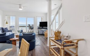 Smart TV - Gulf Front - Private Beach Access - Pool - Beach Chairs! (Panama City Beach)