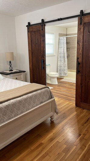 2 bedrooms, desk, iron/ironing board, free WiFi