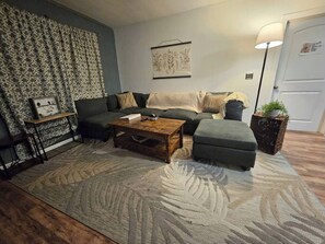 TV, fireplace, foosball - 3 Bedrooms Hot Tub, 4mi from Sequoia, Games (Three Rivers)