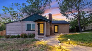 A two-story house with a front porch, a chimney, and a satellite dish. - 3 Bedrooms Hot Tub, 4mi from Sequoia, Games (Three Rivers)