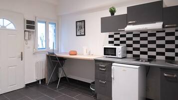 Een koelkast, een microgolfoven