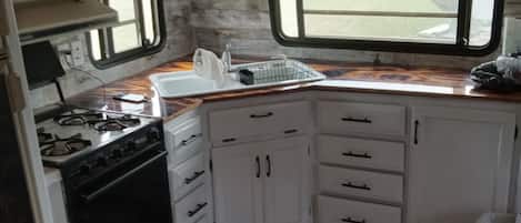 Cookware/dishes/utensils