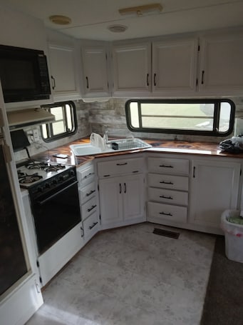 Cookware/dishes/utensils. Relax and enjoy nature at the spacious North branch get away. 39 acres available