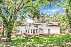 A two-story house with a covered porch and a garage. - Modern Comfy Big Home (4 BDR + 5 BDS + 3 Bath)! (Atlanta)