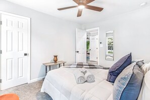 4 Schlafzimmer, Schreibtisch, Bügeleisen/Bügelbrett, WLAN