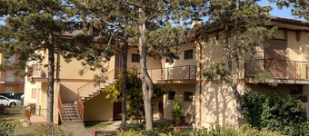 Apartamento vacacional con aire acondicionado y balcón