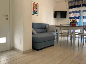 TV - Holiday apartment with balcony and air conditioning (Rosolina Mare)