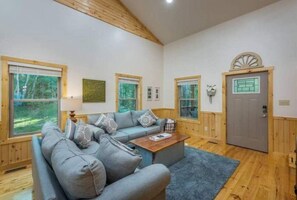 Smart TV, video games, DVD player, books - Hygge Hus-A Hidden Getaway in the Forest (Hampton)