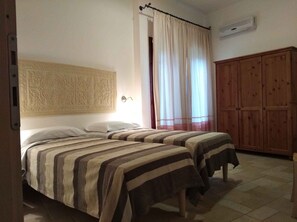 2 bedrooms, travel crib, internet - Holiday apartment near the sea (Santa Margherita di Pula)