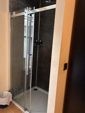 Apartment | Bathroom - Brighton Beach Stylish 1 Bed Apartment (Brighton)