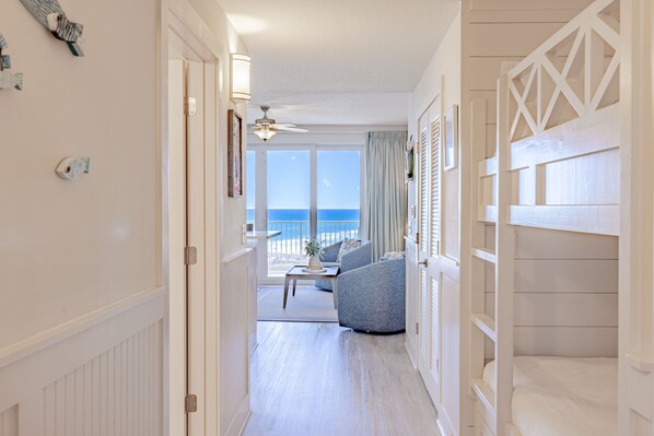 1 slaapkamer, een strijkplank/strijkijzer, gratis wifi, beddengoed