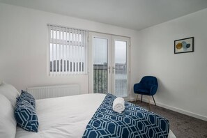 5 bedrooms, iron/ironing board, free WiFi