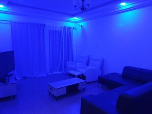 Smart-TV, Kamin, Videospiele