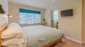 4 Schlafzimmer, Schreibtisch, Bügeleisen/Bügelbrett, Reisekinderbett