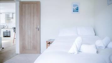 2 bedrooms, iron/ironing board, WiFi
