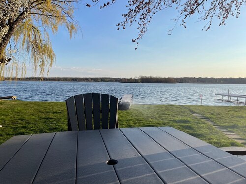 Updated Lakefront All Sports+Fishing Big Barbee Lake-No Stairs-Steps From Water