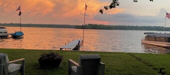 Updated Lakefront All Sports+Fishing Big Barbee Lake-No Stairs-Steps From Water