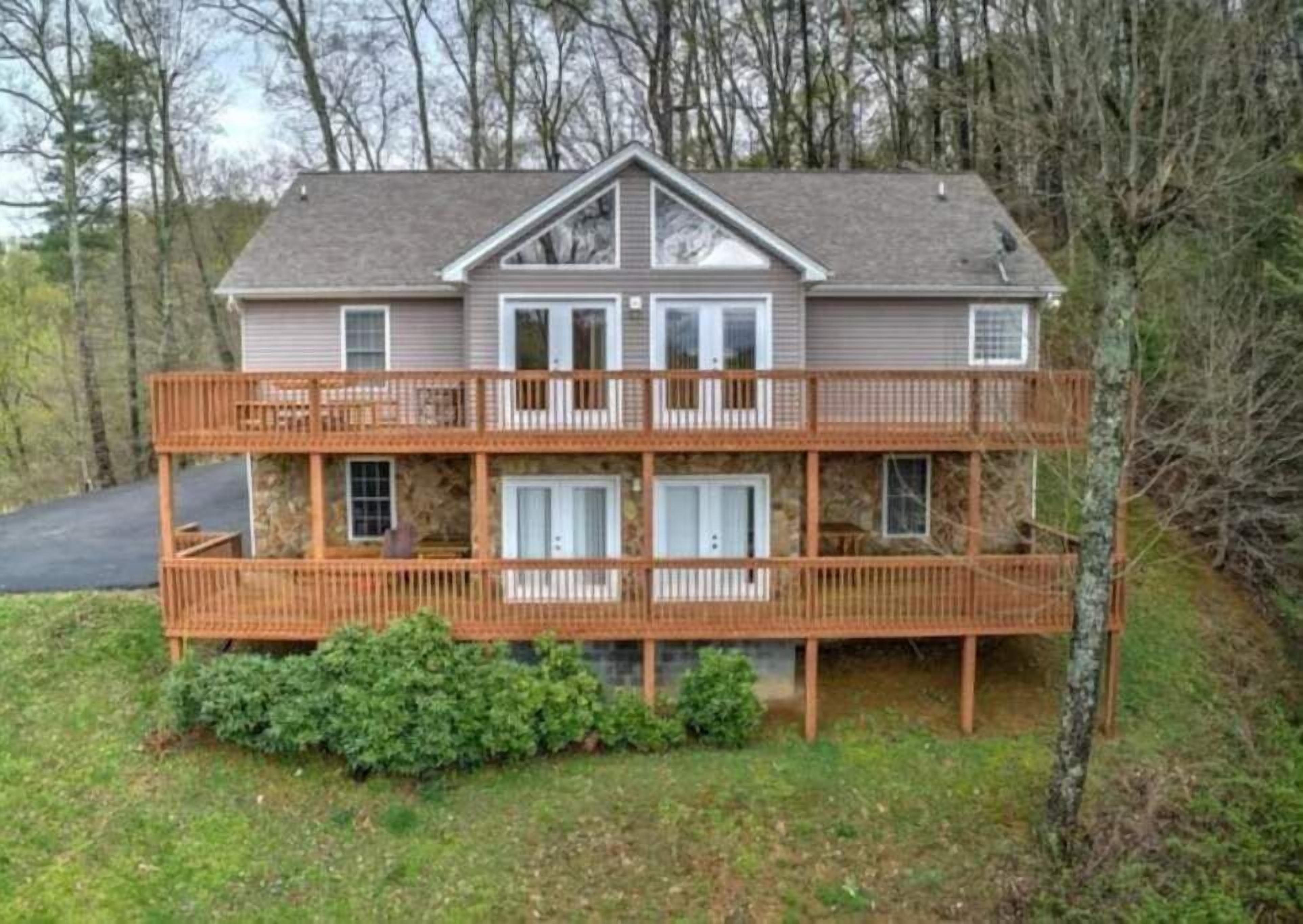 Chase Cove-Lakeside Retreat with Private Dock