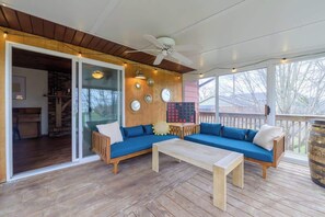 Televisión y chimenea 