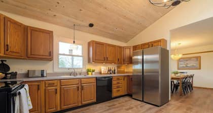 Lemon Creek Lodge • Explore Michigan's Wine Trail