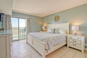 3 bedrooms, free WiFi - Oceanfront Ocean Shores 3BR/2B. Walk to Main Street, Beach Bars & Restaurants (North Myrtle Beach)