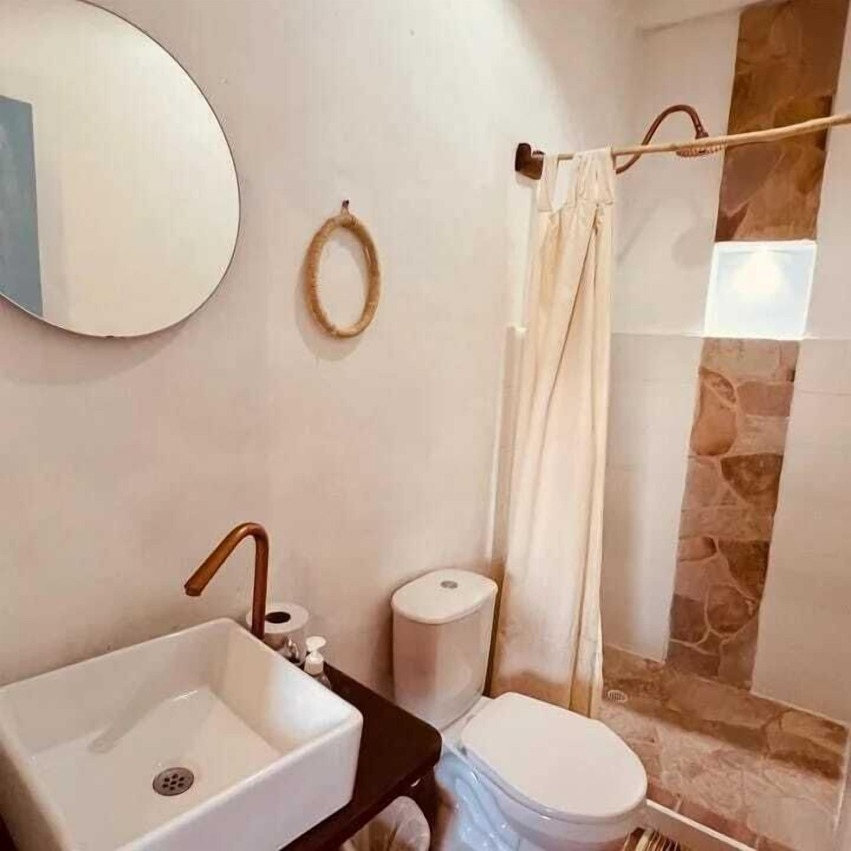 Rainfall showerhead, towels