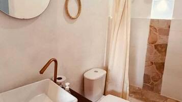 Rainfall showerhead, towels