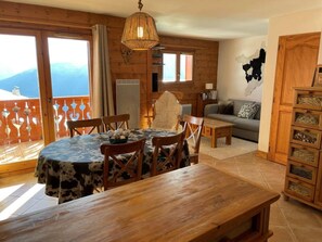 Dining - 10m from ski slopes, 1st floor, balcony, ski locker, 43m², Les Saisies (Villard-sur-Doron)