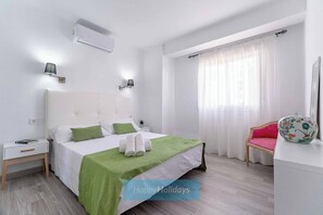 2 chambres, fer et planche à repasser, Wi-Fi gratuit, draps fournis