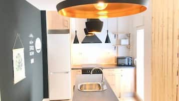 Fridge, microwave, oven, stovetop