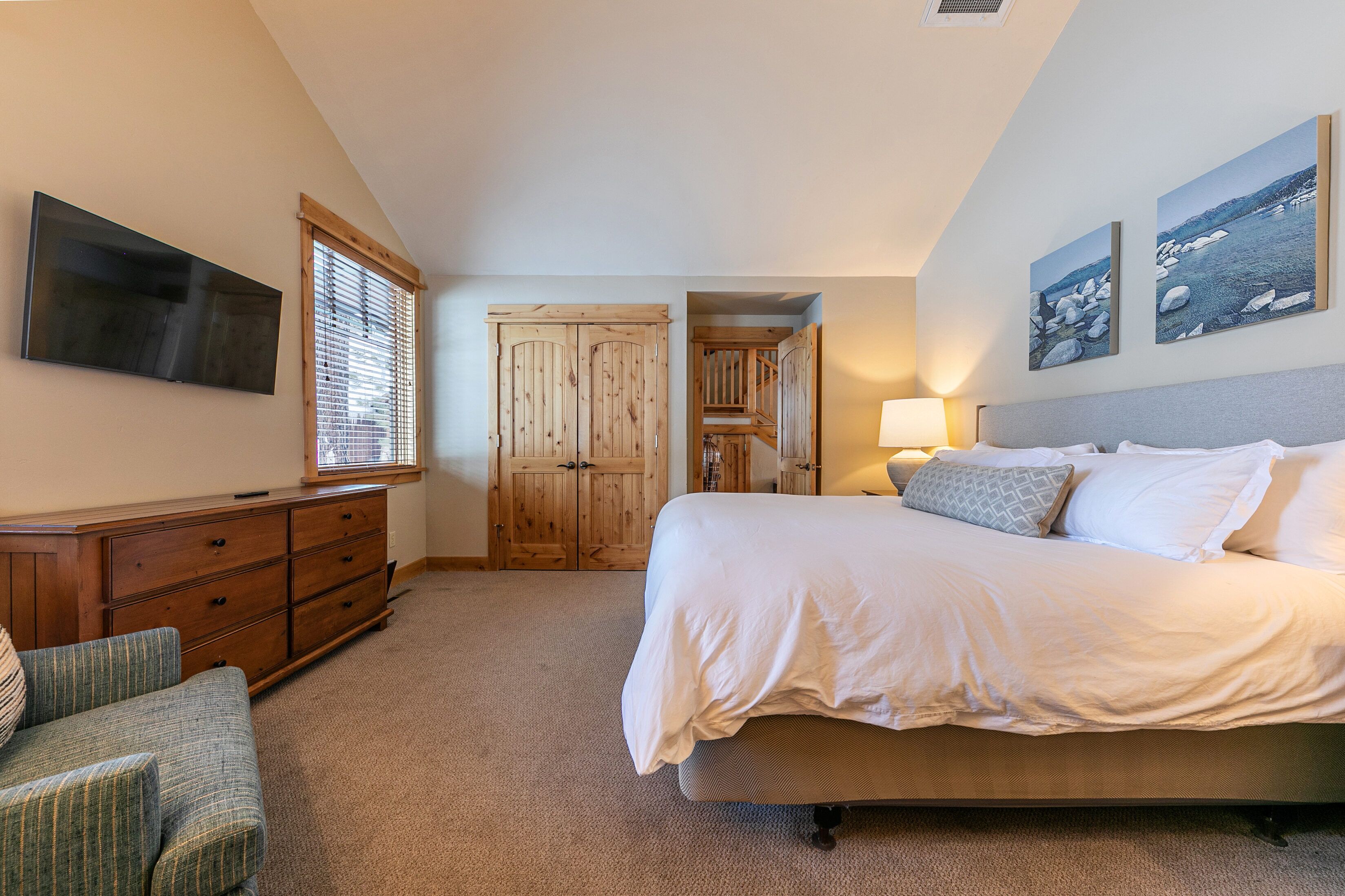 12465 Lookout Loop Truckee CA-print-024-033-Interior-3297x2198-300dpi
