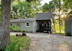 Exterior - Private Meramec River Frontage!! Cozy Cabin with River views and access!! (Steelville)