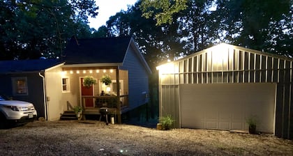 Private Meramec River Frontage!! Cozy Cabin with River views and access!!