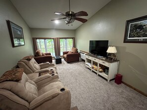 Smart TV, books - Private Meramec River Frontage!! Cozy Cabin with River views and access!! (Steelville)