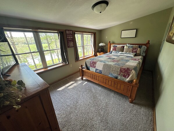 3 bedrooms, travel cot, free WiFi, bed sheets