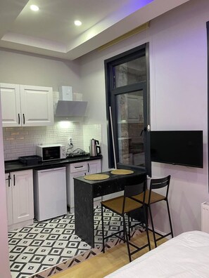 公寓 | 私人廚房 | 小冰箱、微波爐、烤箱、鍋具/餐盤/廚房用品