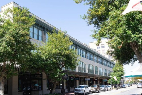DeLuna Vista the Brent Lofts