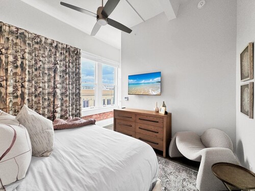 DeLuna Vista the Brent Lofts
