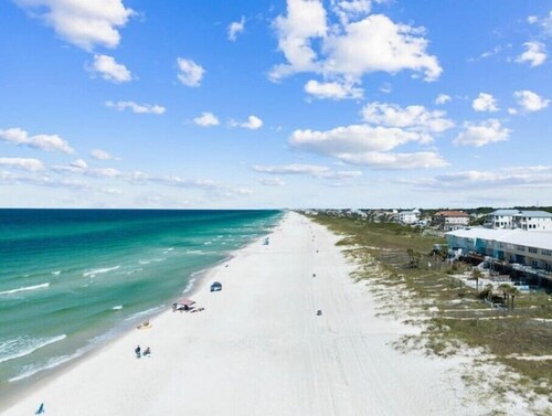 Stylish Gulf-Front Retreat, Pet Friendly, Pool