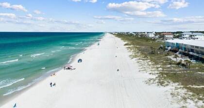 Stylish Gulf-Front Retreat, Pet Friendly, Pool