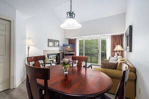 Interior - 2 King BDR with a Loft Golf Course 5569 (Williamsburg)