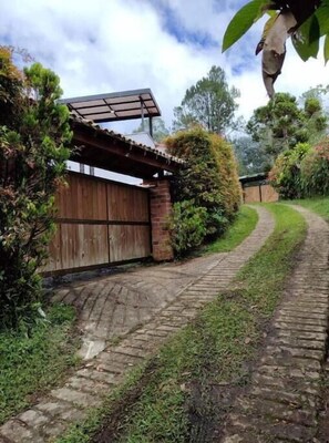 Property grounds - Country house, lake views & Jacuzzi (Antioquia)