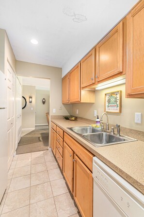 Luxury Apartment | Interior - Charming 1BDR Condo w Golf Course View (Williamsburg)