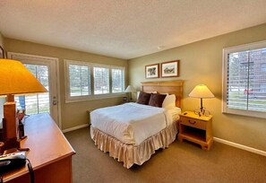 Luxury Condo | 1 bedroom, iron/ironing board - Charming 1BDR Condo w Golf Course View (Williamsburg)